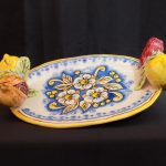 vs-115-vassoio-cm-30x-20-con-decoro-fiori-e-fondo-bluapplicazione-con-limoni-melograni-e-fico-dindia-e-40-scaled-1.jpg