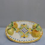vs-118-vassoio-cm-30x-20-con-decoro-giallo-e-applicazione-mezzi-limoni-a-rilievo-e-35-scaled-1.jpg